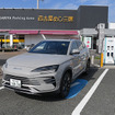 充電するBYD シーライオン6