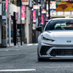 F1デザイナー監修の『GR86/BRZ』向けエイドロ・エアロパーツ