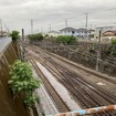 新秋津駅付近から新小平方面を臨む。向かっていちばん右の線路が西武への連絡線
