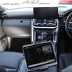 広いステージを実現するためのドアミラー裏への中高域スピーカーの取り付けなど目的意識を明確にした取り付けが実施される。