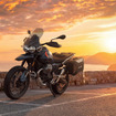 モト・グッツィ『V85TT TRAVEL』（ゼフィーロブルー）