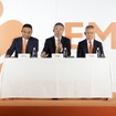 向かって左から山本CTO、何CEO、打越CMO
