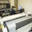 フィルムは事前にプレカットを行って正確性を高めている。現行車種はもちろん、かなり幅広い車種データを保有している