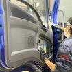 ドア内張りや操作部周辺など、細部まで状態を確認しながら仕上げを実施