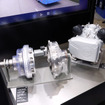 電動車向けのeLSD搭載、同軸減速機と電動エア・コンプレッサー e-comp Scroll