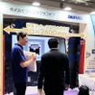ダイフクプラスモアは、2,600mmと広いワイド間口の門型洗車機をアピール純水生成装置