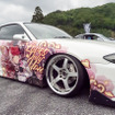 タマモクロス仕様の「スカイライン」に、アストンマーチャン仕様の「アストンマーティン」！？ 超高級車も登場する『ウマ娘』痛車まとめ【ARCChampionship 2026フォトレポ】