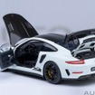 「AUTOart」の1/18スケールのダイキャストモデル、ポルシェ『911』（991.2）の「GT3 RS ヴァイザッハ・パッケージ