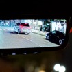 ジェンテックスの最新「フルディスプレイミラー（FDM）」。右上にデモ用として画角が表示されている