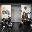 「特別展示エリア」では8月28日まで「イラストレーターが描く YAMAHAバイクのあるスタイル展」を開催