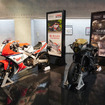 ライフスタイル提案エリアではアフターパーツを装着したカスタム車の展示も