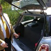 BMWとともにMINI Eの開発に当たったVattenfall社のイノベーションマネージャー、Clemens Fischer氏。MINI Eでは後席部分にバッテリーが搭載されているため、2人乗りだ。