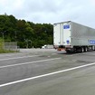 トランスゲート西宮北にT2の自動運転トラックが停車