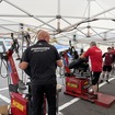 レース中のブリヂストンサポートメンバーの様子