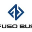 「FUSO BUS」のロゴ