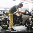 ホンダ CBR400フォア Eクラッチの足つきをチェック（鈴鹿8耐2026）