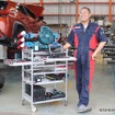 TMP岐阜PC活動の一つとして企画・製造されたオーダーメイドの移動型ツールスタンドを導入した、TMP岐阜PC会員の増田カーサービス 増田賢俊代表取締役