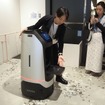 7Fの目的地に到着。所要時間は建物の混雑にもよって5～10分かかる。周囲に見学者が多いため、位置情報を取得できないエラーが発生している（標識が赤く発行）