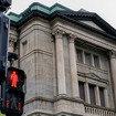 「1ドル＝170円」市場予測も、歴史的な円安進行 39年ぶり163円台（写真は日本銀行）