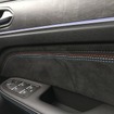 トリムやステアリングのトリコロールステッチはエスプリアルピーヌのみの仕様
