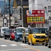 ガソリンスタンドに長蛇の列（熊本県宇城市、7月30日）