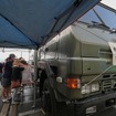 自衛隊の給水車（熊本県氷川町、7月30日）