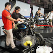 「鈴鹿8耐2026」ホンダブースで「Eクラッチ」体験ができた『CB400スーパーフォア』