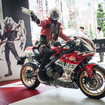 『ゼンレスゾーンゼロ』の人気キャラ「ビリー・キッド」とコラボ仕様のヤマハ『XSR900 GP』