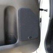 縦長の独特のグリル形状は純正デザインを踏襲したもの。スピーカー取り付けにはアルミダイキャストバッフルを用いている。
