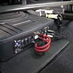 設置スタイルにもこだわってパワードサブウーファーのポテンシャルを十分発揮させているのも見どころ。