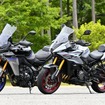 ヤマハ トレーサー9 GT＋ Y-AMT（左）とスズキ GSX-S1000GX（右）