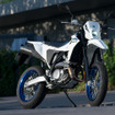 【スズキ DR-Z4SM 試乗】吹っ切れたエンジンと、ピリッとした走り。今どき珍しいほどにアグレッシブだ