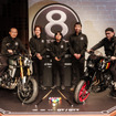 スズキ GSX-8T/8TTの開発陣。左端がチーフエンジニアの加藤幸生さん、右端がデザインを取りまとめた古橋伸介さん