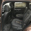 2列目シートは2人掛けのキャプテンシートと3人掛けのベンチシートがある。今回のテスト車は前者