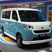 商用車Gran Maxをベースに、日本の「ムーヴ キャンバス」を思わせる丸みを帯びたフロントマスクに仕立てたカスタマイズモデルを出展した