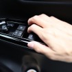 パワーウインドウも水による電気系統のトラブルやガラスにかかる水圧によって開かなくなる可能性