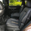 6人乗り仕様は2列目がキャプテンシート。が、この車幅をもってしてもウォークスルーと両立させようとするとシート幅は小さくなる