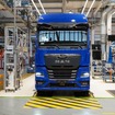 メガワット充電システム（MCS）を搭載した量産『eTruck』をドイツ・ミュンヘン工場から初出荷
