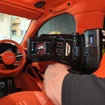 車内という限られた空間でも専用機材を用いて撮影。インテリアの色彩、素材感、空間の奥行きをイマーシブ映像として収録