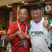 チームテインの総監督であるサファリラリーウイナーでもある藤本吉郎氏(右)とチーム三菱ラリーアートの総監督でありパリダカウイナーである増岡浩氏（左）。なかなか見られないレジェンドドライバーの共演