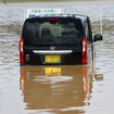千葉県の豪雨で冠水した車両