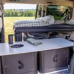 VW『カリフォルニア ビーチ』新型専用の空気注入式キッチンとフレキシブルベッドシステム搭載車