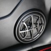 ミッドバスはドアの純正スピーカー位置をアウターバッフル化している。純正グリルを使ったプロテクションも美しい。