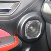 ドア中ほどにはミッドレンジをインストール。ドアパネルを大きく加工して75mmユニットをスマートに収めているのも見どころ。