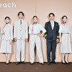 大橋一成代表取締役CEO（向かって左端）と中田優也クリエイティブディレクター（向かって右端）