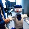 「日本には現場がある」ZEALSが準国産ヒューマノイド「D1」を開発　OS・AIモデルを垂直統合、AWSで学習データ基盤構築