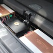 ラゲッジ後端にあるフロア下のスペースをうまく活用してユニット類を収めているのもこのクルマの見どころとなった。
