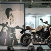 「イラストレーターが描く YAMAHAバイクのあるスタイル展」がYamaha E-Ride Baseで開催