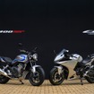 ホンダ CB400 SUPER FOUR E-Clutch（左）とCBR400R FOUR E-Clutch（右）