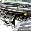ムーヴ向けストラットタワーバー・フロント用（レッド）装着例